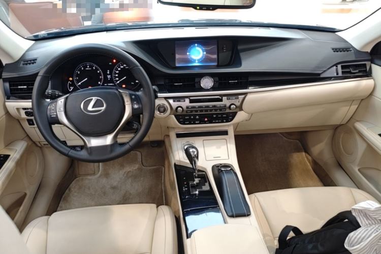 Used Lexus ES 2013 250 Elite Edition Center Console