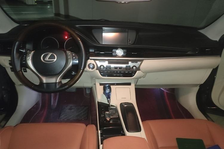 Used Lexus ES 2013 250 Elegant Edition Center Console