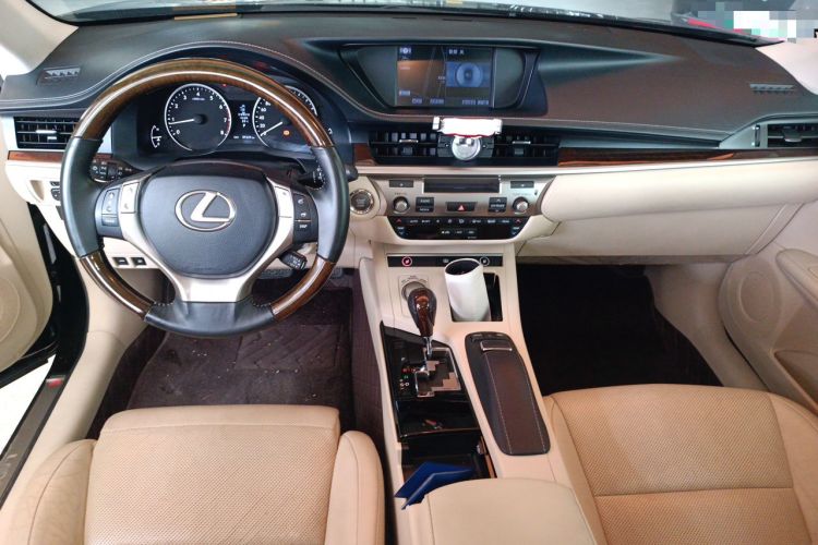 Used Lexus ES 2013 250 Elegant Edition Center Console