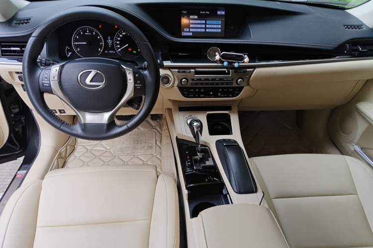 Used Lexus ES 2013 250 Elite Edition Center Console
