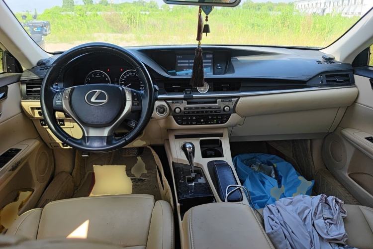 Used Lexus ES 2013 250 Elite Edition Center Console