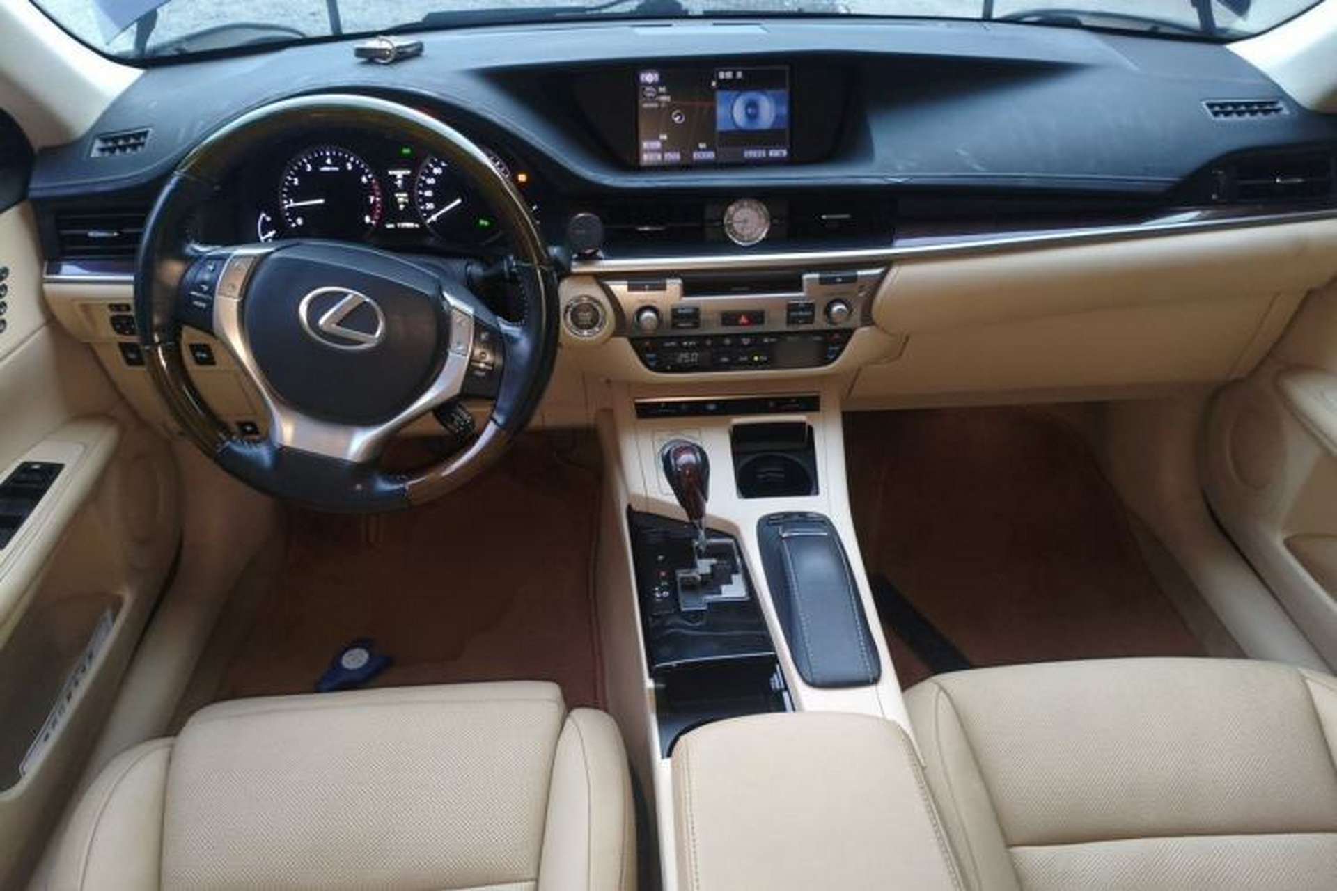 Used Lexus ES 2013 350 Elegant Edition Center Console