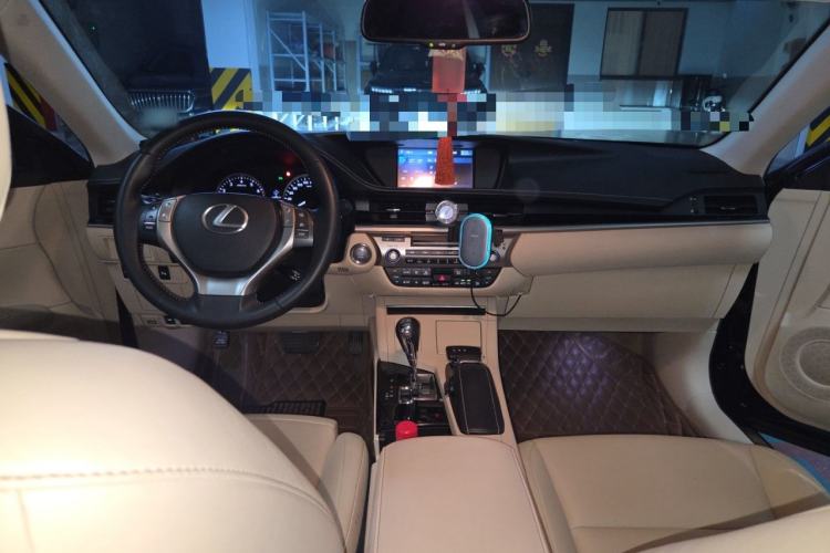Used Lexus ES 2013 250 Elite Edition Center Console