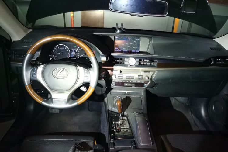 Used Lexus ES 2013 250 Elegant Edition Center Console