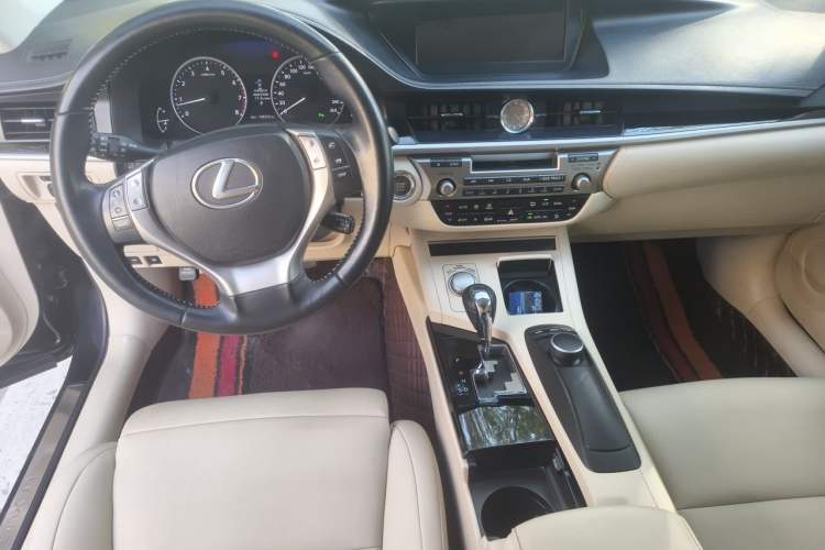 Used Lexus ES 2013 250 Elite Edition Center Console