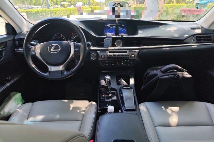 Used Lexus ES 2013 250 Elite Edition Center Console