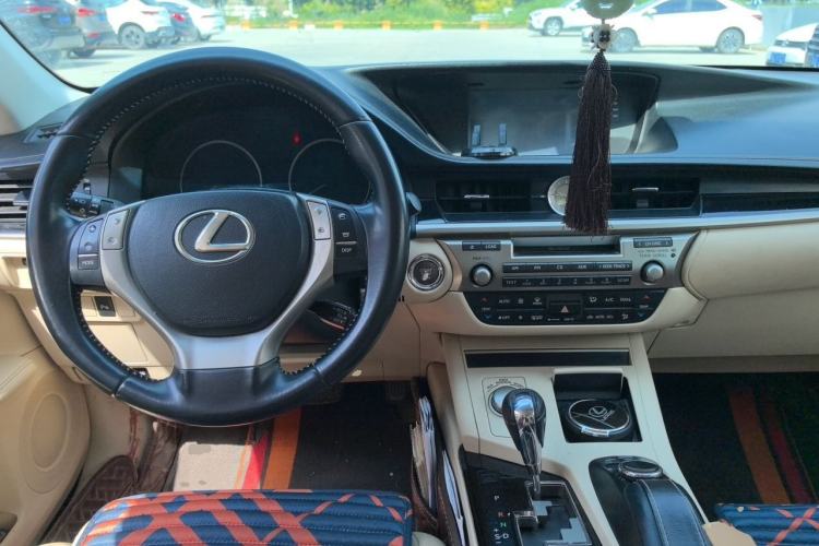 Used Lexus ES 2013 250 Elite Edition Center Console