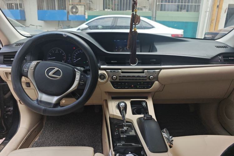 Used Lexus ES 2013 250 Elite Edition Center Console
