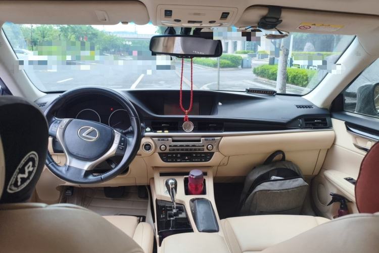 Used Lexus ES 2013 300h Elite Edition Center Console