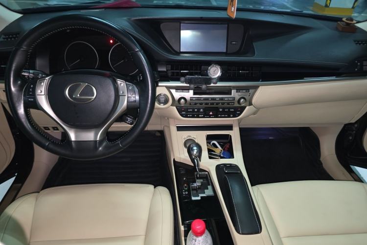 Used Lexus ES 2013 250 Elite Edition Center Console