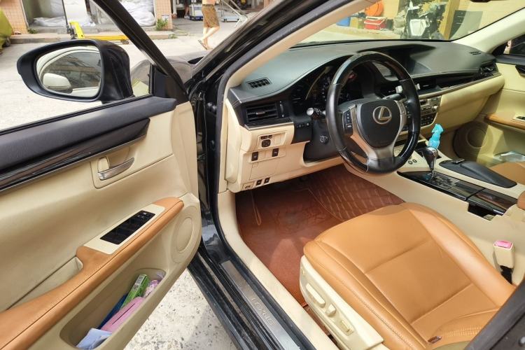 Used Lexus ES 2013 300h Elite Edition Driver Seat