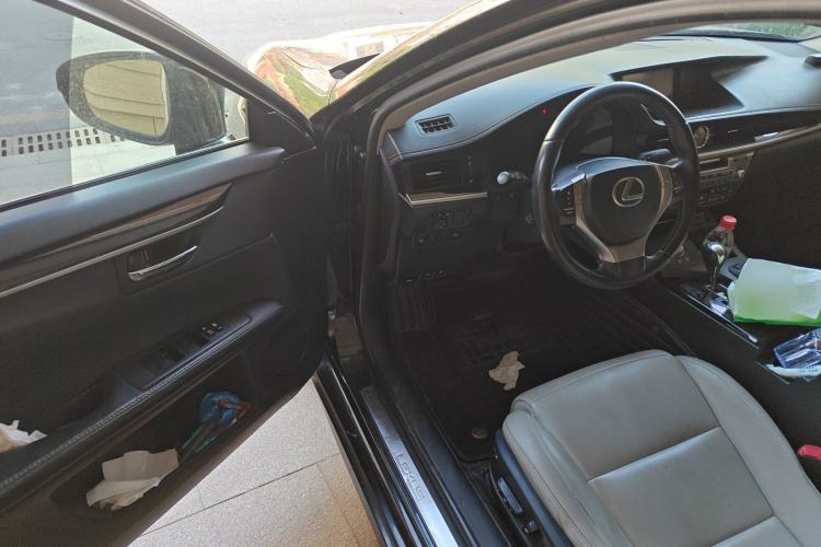 Used Lexus ES 2013 300h Elite Edition Driver Seat