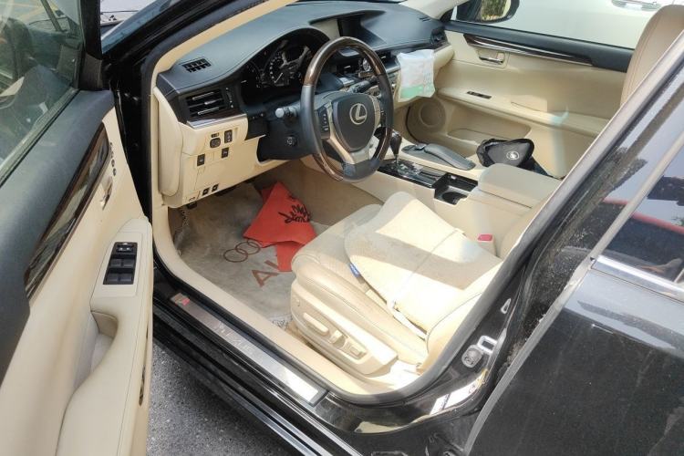 Used Lexus ES 2013 250 Elegant Edition Driver Seat