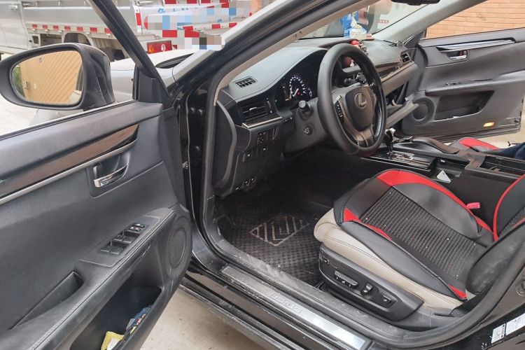 Used Lexus ES 2013 300h Elite Edition Driver Seat