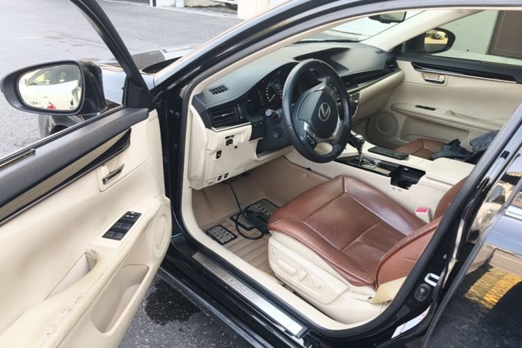 Used Lexus ES 2013 300h Elite Edition Driver Seat