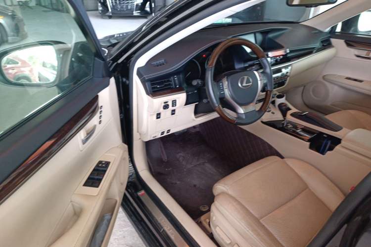 Used Lexus ES 2013 250 Elegant Edition Driver Seat