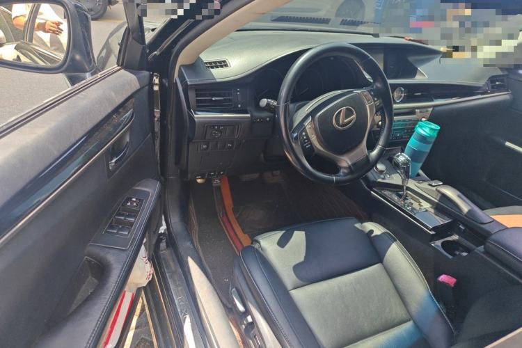 Used Lexus ES 2013 300h Elite Edition Driver Seat