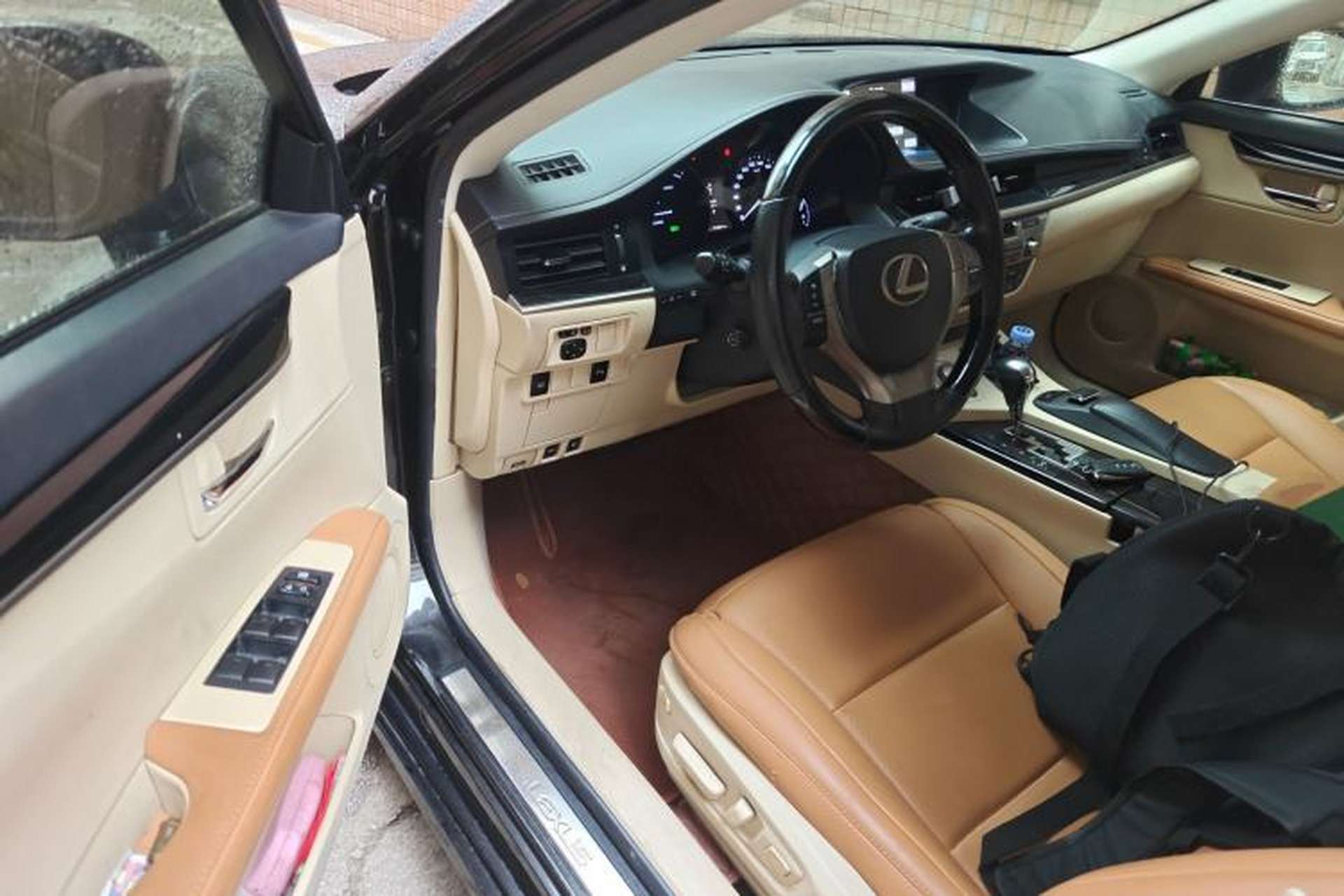 Used Lexus ES 2013 300h Elite Edition Driver Seat