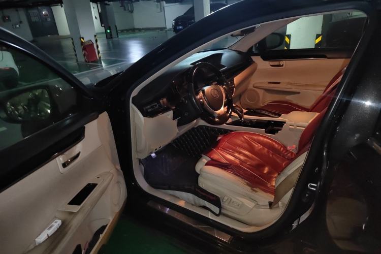 Used Lexus ES 2013 300h Elite Edition Driver Seat