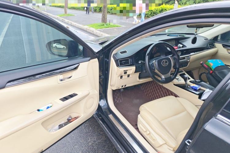 Used Lexus ES 2013 300h Elite Edition Driver Seat
