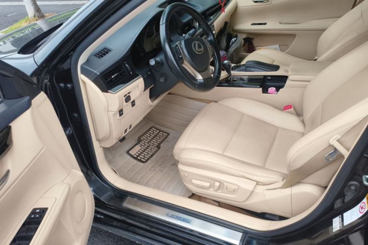 Used Lexus ES 2013 300h Elite Edition Driver Seat