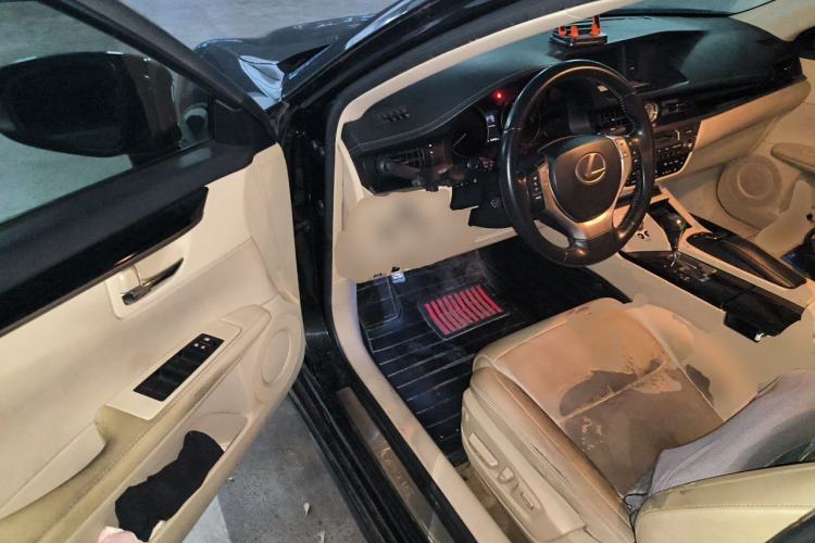 Used Lexus ES 2013 300h Elite Edition Driver Seat