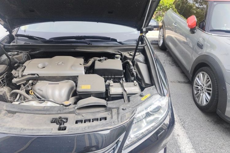 Used Lexus ES 2013 250 Elegant Edition Engine Bay Left