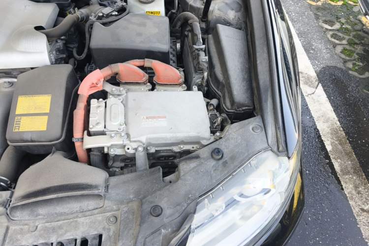 Used Lexus ES 2013 300h Elite Edition Engine Bay Left