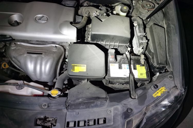 Used Lexus ES 2013 250 Elegant Edition Engine Bay Left