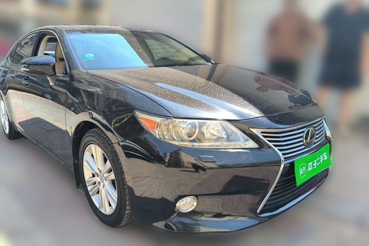 Used Lexus ES 2013 250 Elegant Edition Front Right 45 Deg