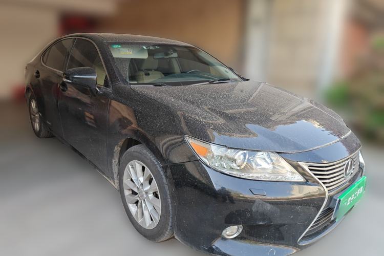 Used Lexus ES 2013 300h Elite Edition Front Right 45 Deg