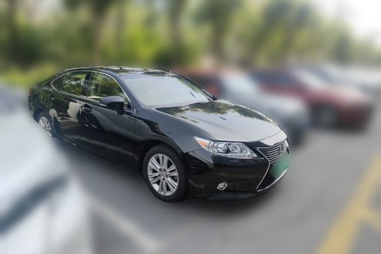 Used Lexus ES 2013 250 Elegant Edition Front Right 45 Deg