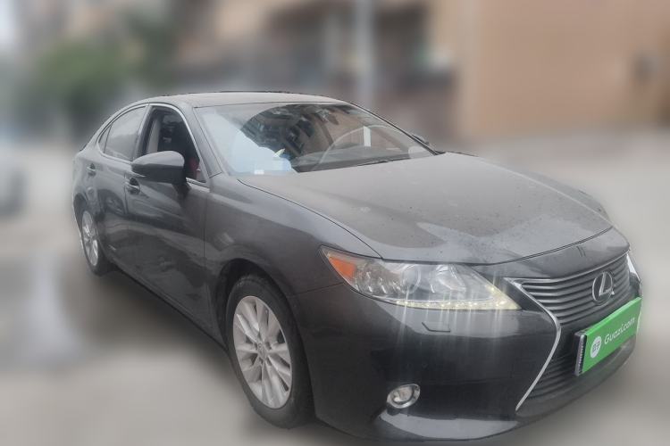 Used Lexus ES 2013 300h Elite Edition Front Right 45 Deg