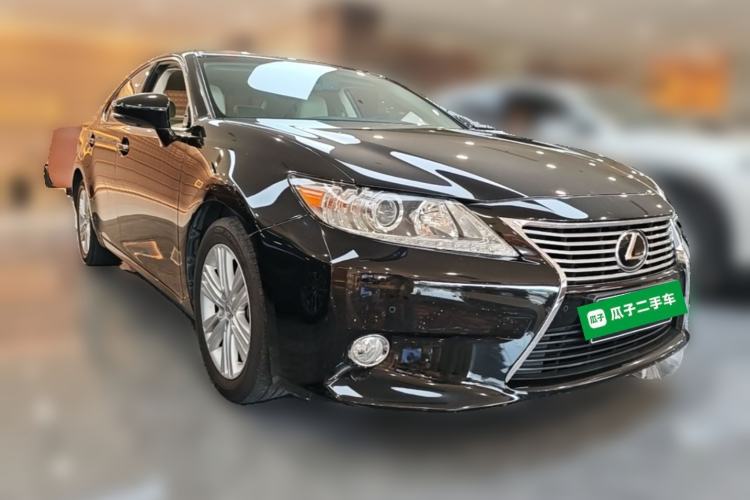 Used Lexus ES 2013 250 Elite Edition Front Right 45 Deg