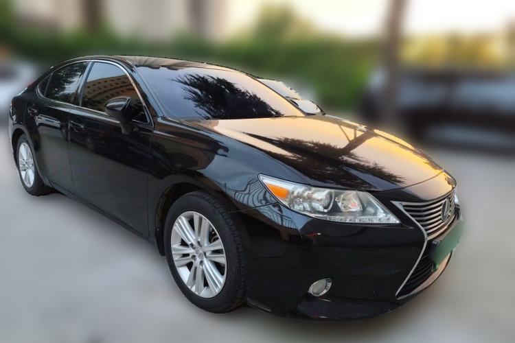 Used Lexus ES 2013 250 Elite Edition Front Right 45 Deg