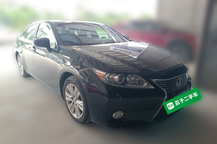 Used Lexus ES 2013 250 Elegant Edition Front Right 45 Deg
