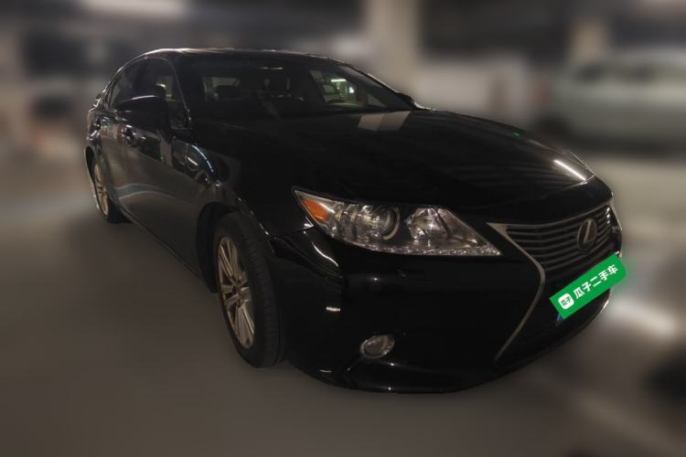 Used Lexus ES 2013 250 Elegant Edition Front Right 45 Deg