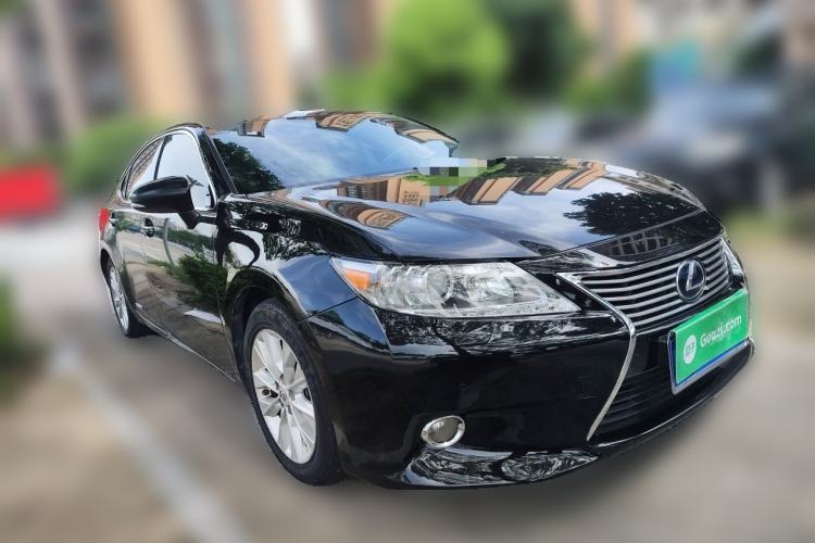 Used Lexus ES 2013 300h Elite Edition Front Right 45 Deg
