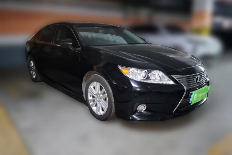 Used Lexus ES 2013 250 Elegant Edition Front Right 45 Deg
