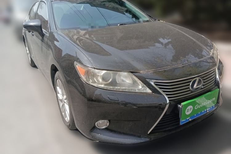 Used Lexus ES 2013 300h Elite Edition Front Right 45 Deg