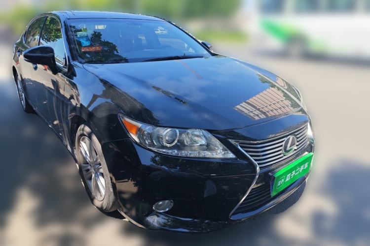 Used Lexus ES 2013 250 Elite Edition Front Right 45 Deg
