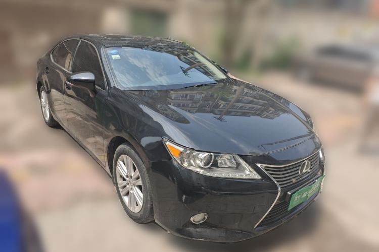 Used Lexus ES 2013 250 Elite Edition Front Right 45 Deg