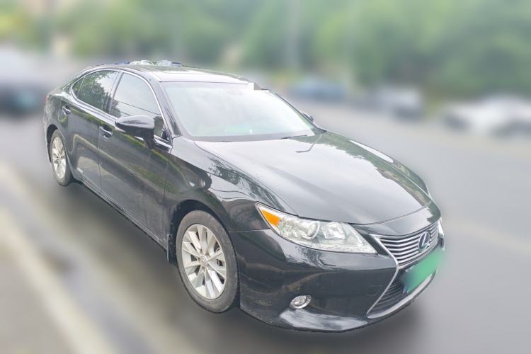 Used Lexus ES 2013 300h Elite Edition Front Right 45 Deg