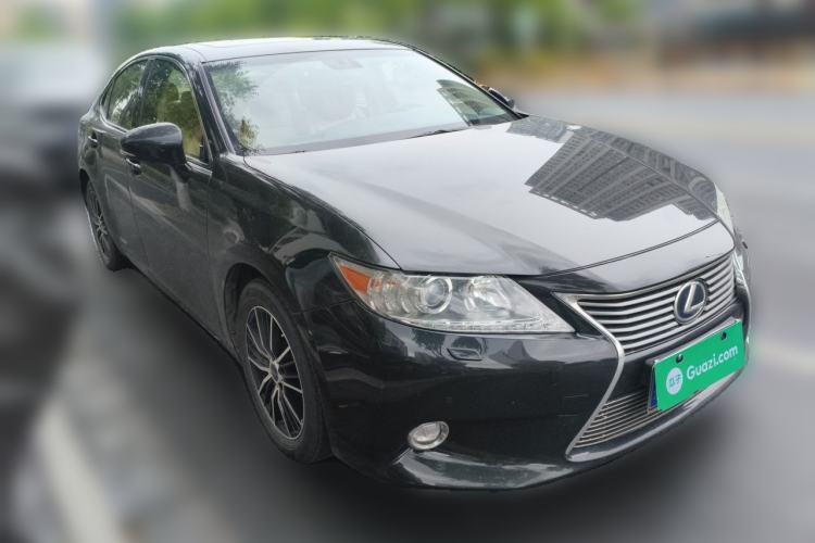 Used Lexus ES 2013 300h Elite Edition Front Right 45 Deg