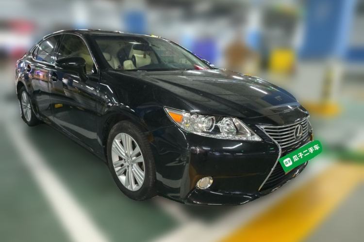 Used Lexus ES 2013 250 Elite Edition Front Right 45 Deg