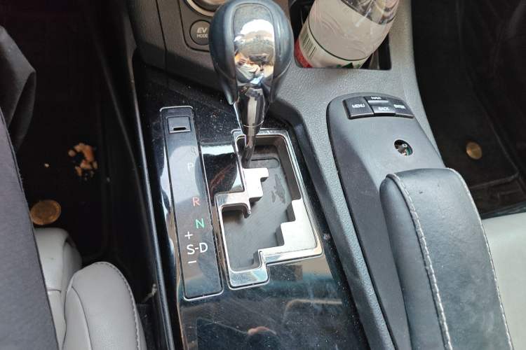Used Lexus ES 2013 300h Elite Edition Gear Lever