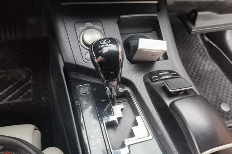 Used Lexus ES 2013 300h Elite Edition Gear Lever