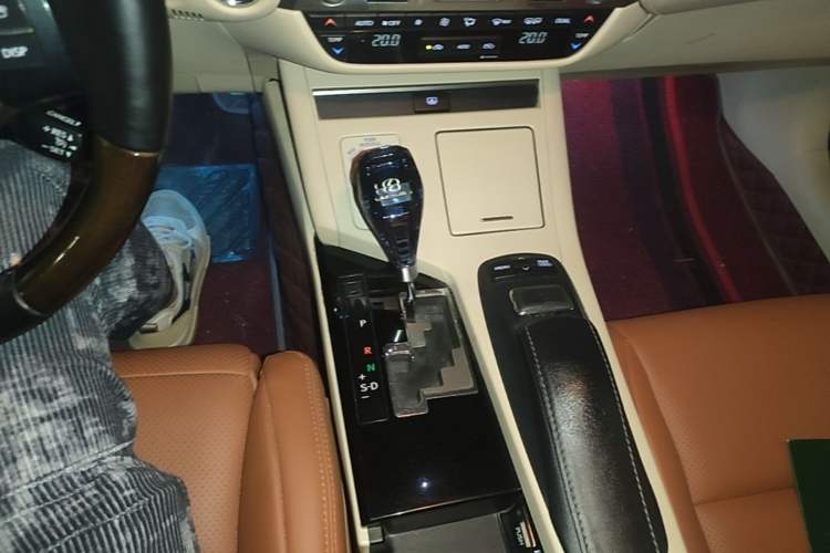 Used Lexus ES 2013 250 Elegant Edition Gear Lever