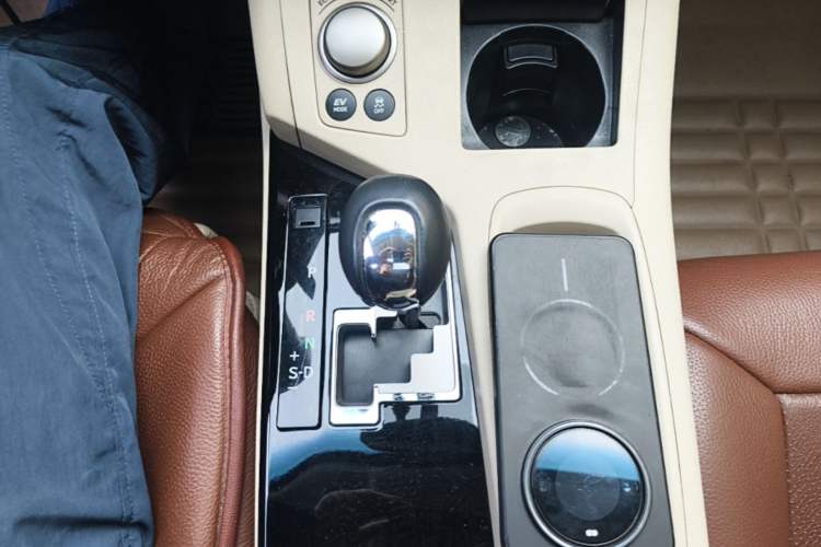 Used Lexus ES 2013 300h Elite Edition Gear Lever