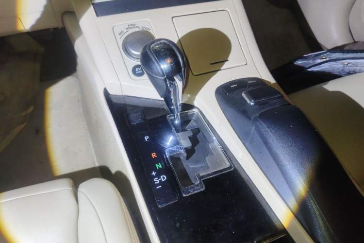 Used Lexus ES 2013 300h Elite Edition Gear Lever